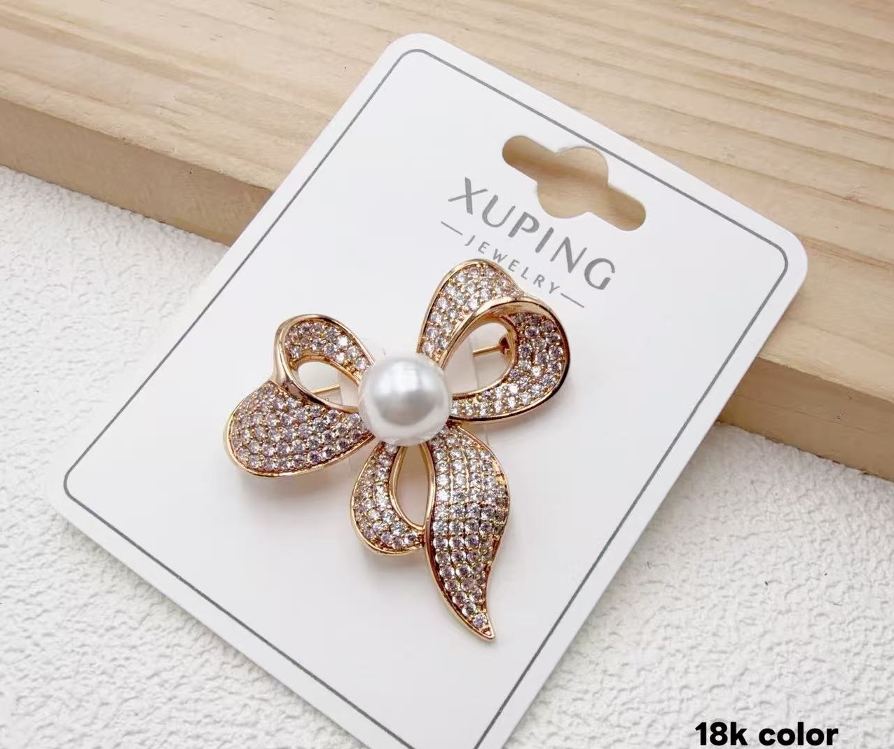 Hypoallergenic brooch 18k plated
